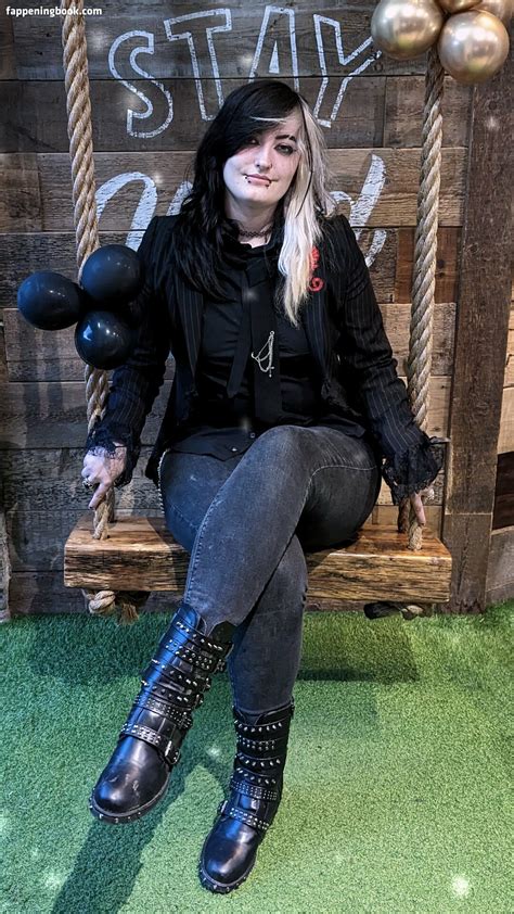 Easygoinggoth Nude OnlyFans Leaks Fappening FappeningBook