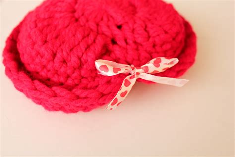 In Karapoozville: Crochet HEART Gift Box Pattern