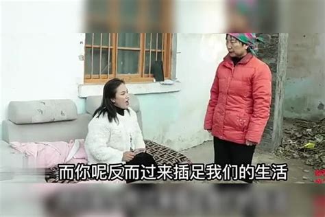 儿子工资卡给婆婆，儿媳也效仿给娘家，小姑子的话让婆婆恍然大悟