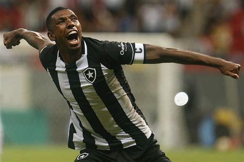 Kanu brilha em vitória do Botafogo sobre o Ceilândia pela Copa do