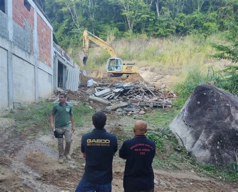 Prefeitura Derruba Constru Es Irregulares Na Zona Oeste Mh Geral