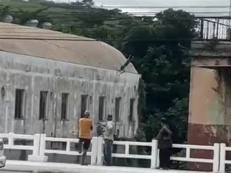 Foragido pula no rio e acaba preso Interligado Muriaé YouTube