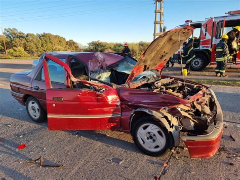 Colisión Entre Un Auto Y Un Camión En La Rotonda De El Triángulo 0291 Noticias