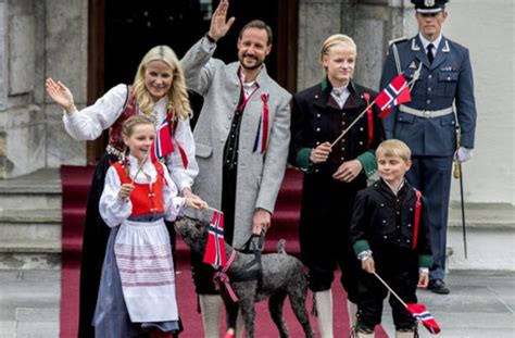 Um Kaum Ein Royales Baby Wurde So Viel Aufhebens Gemacht Wie Um Ihn