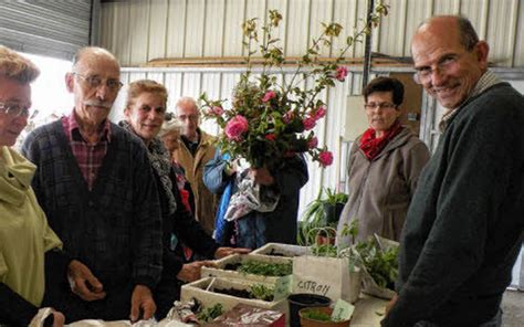 Bourse Aux Plantes Les Jardiniers De France Font Le Printemps Le