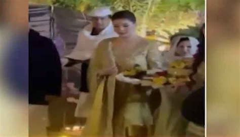 Watch Maryam Nawaz Sings Popular Mehndi Song At Junaid Safdars