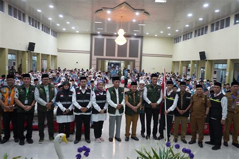 Al Haris Lepas Jemaah Haji Kloter Kedua Embarkasi Antara Provinsi