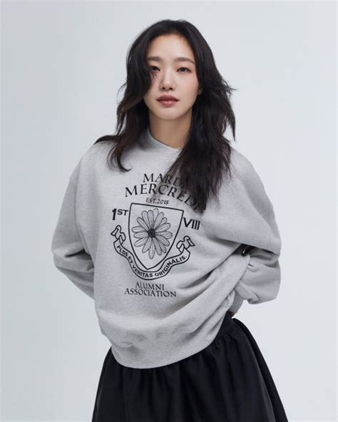 MUSINSA MARDI MERCREDI SWEATSHIRT ALUMNI EMBLEM OATMEAL BLACK