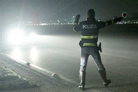 Controlli Sulle Strade Ravennati Veicoli Fermati Ritirate