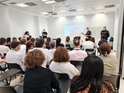 La Policía Nacional Imparte En El Hospital Universitario Poniente Una Sesión Formativa Para La