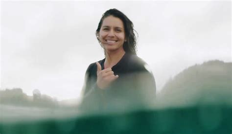 Tulsi Gabbard Is the Surfing Congresswoman Who Could Actually Save Our Environment | The Inertia