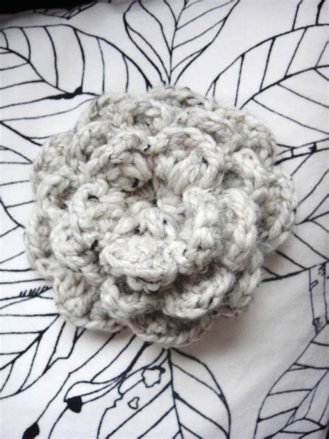 TristinandCompany: Crocheted ear warmer with flower