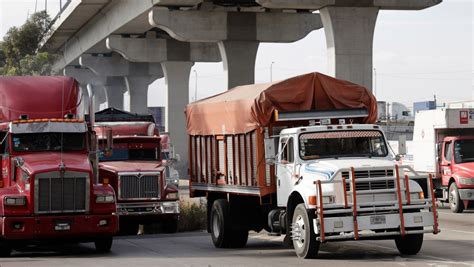 Accidente En La Acatzingo Ciudad Mendoza Provoca Caos Vial Grupo Milenio