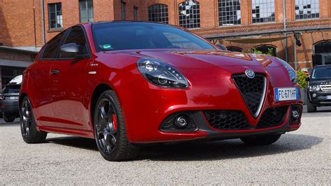 Alfa Romeo Giulietta Veloce 1 8 TBi 16V TCT ATMO Footage On