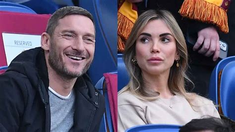 Totti E Noemi Bocchi Prima Foto Insieme Per La Festa A Sorpresa