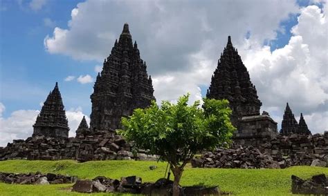 Candi Brahma Sejarah Daya Tarik Lokasi Ragam Aktivitas Places