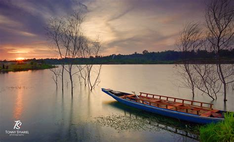 Si Perahu Model Favorit Fotografer Lanskap Indonesia Halaman 1