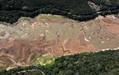 12 Astonishing Aerial Photos Of Brazil's Worst Drought In 80 Years