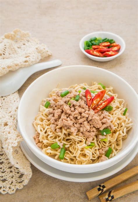 Instant Noodles With Pork In Bowl Stock Image Image Of Meat Green