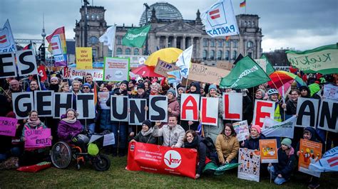 Großdemonstration Zehntausende versammeln sich in Berlin zur