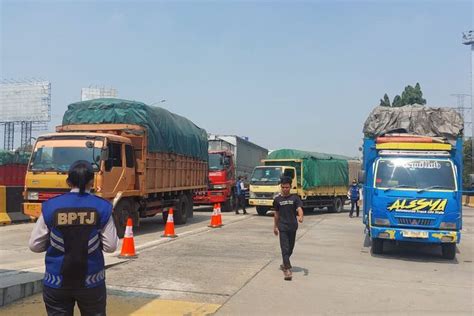 Foto Ratusan Truk Terjaring Operasi Odol Di Tol Jakarta Tangerang