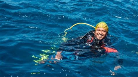 Descubren un pez del color del arcoíris en la profundidad del océano