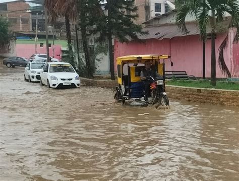 Fuertes Lluvias Rayos Truenos E Inundaciones En El Norte Peruano La