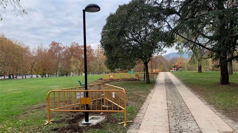 Pamplona Instala Farolas Nuevas En La Vuelta Del Castillo Para Mayor