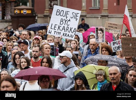 Gdansk Polonia De Junio Manifestantes Con Sogans