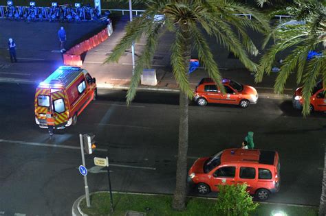 Strage A Nizza Camion Contro La Folla Cazeneuve Morti I