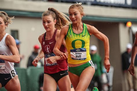 Jessica Hulls Fast 5 000 Meters Leads The Uo Ducks At Stanford Oregon