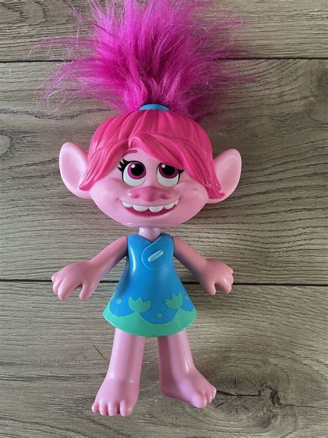 Hasbro Dreamworks Trolls World Tour Superstar Poppy Singing Troll Sound