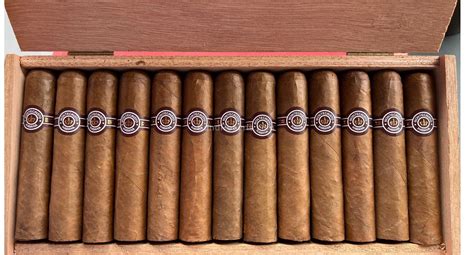 Montecristo Petit Edmundo Semi Boite Nature Box Of Cigars