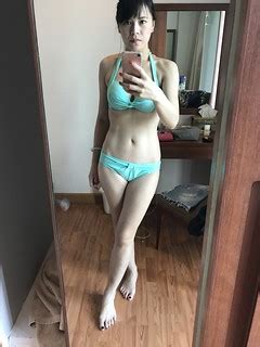 Hot Sexy Kelly Chen Bikini Pics