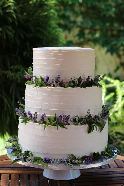 Lavanda Wedding Cake Decorated Cake By Lucya Cakesdecor