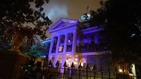 Video Live Actors And Special Decor Added To The Haunted Mansion For