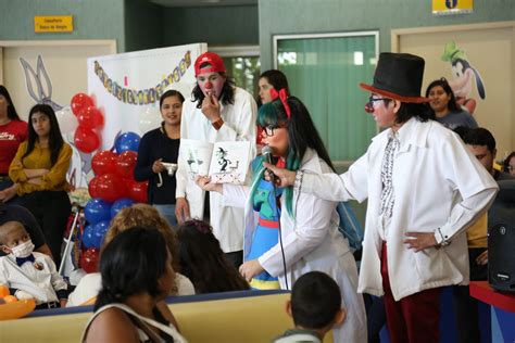 Llevan teatro y cuenta cuentos a niños del área de oncología del