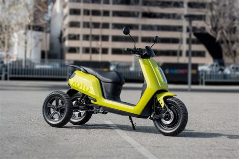 Three-wheel electric seated scooter aimed at urban riders and delivery ...