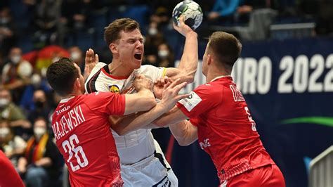 Handball Em Klarer Sieg Im Topspiel Dhb Team Geht Ungeschlagen