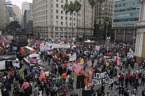 Manifestantes Voltam A Protestar Contra Bolsonaro Em Porto Alegre