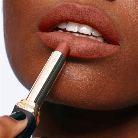 Labial Color Riche Intense Volume Matte Le Nude Defiant Cruz Verde