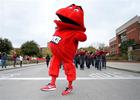 What Is A Hilltopper Explaining Western Kentuckys Nickname Big Red