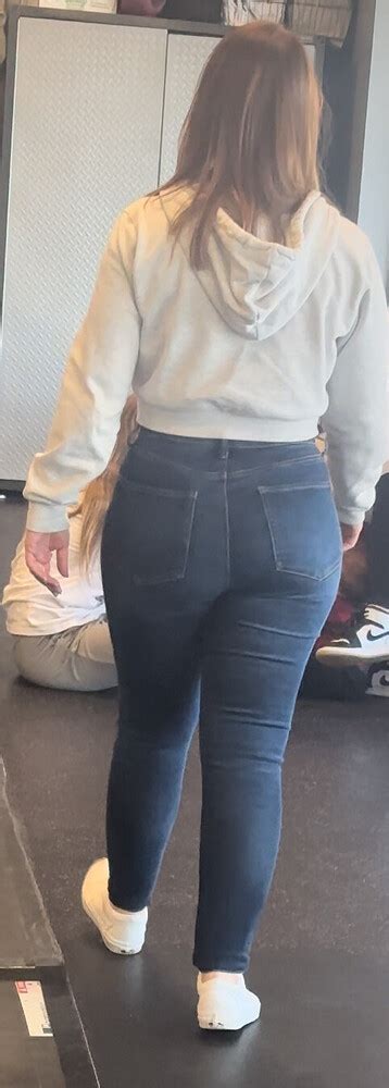 Big Booty Brunette Milf In Jeans OC Tight Jeans Forum