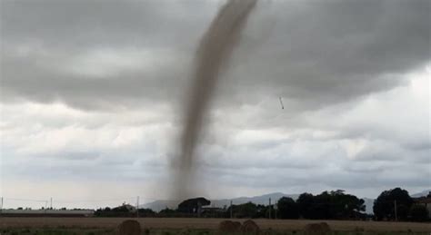 Meteo Maltempo Sul Weekend Temporali Vento E Grandine Allerta In 11