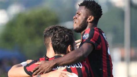 Photogallery Mn La Prima Gara Rossonera Di Franck Kessie