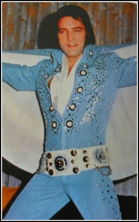 Elvis In His Suite At The Las Vegas Hilton Before A Show 1972 Elvis Elvis Presley Las Vegas