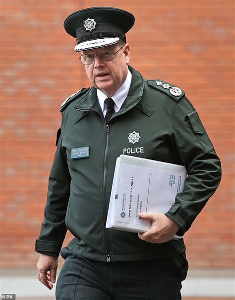 Chief constable of Police Service of Northern Ireland resigns - irideat