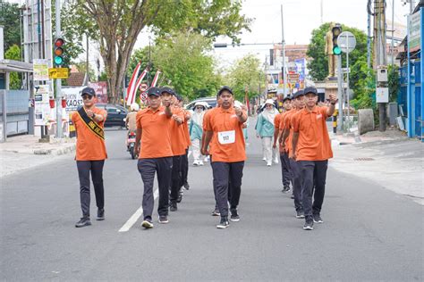 Lomba Gerak Jalan Bapak Ibu Guru Smk Islam Blitar Meriahkan