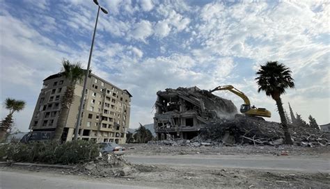 Deprem Ara T Rmac S Ehrin Ismini Tek Tek Sayarak Uyard Bu