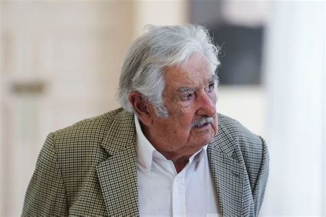 Expresidente Mujica anuncia que tiene un tumor en el esófago Mientras